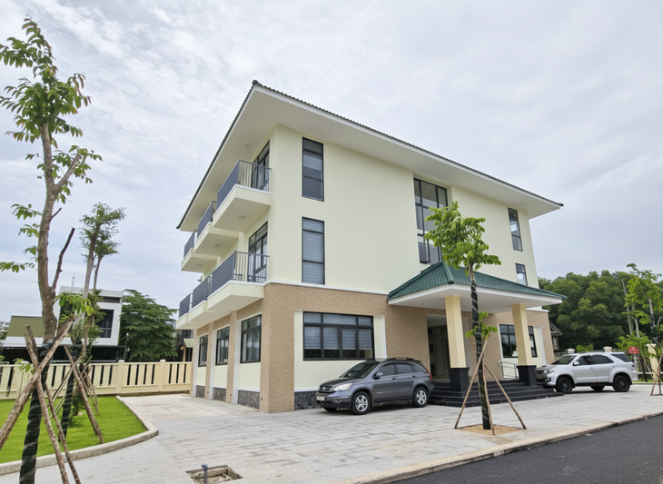 Quảng Ngãi tháo gỡ vướng mắc trong bố trí nhà công vụ sau hợp nhất - Ảnh 1.