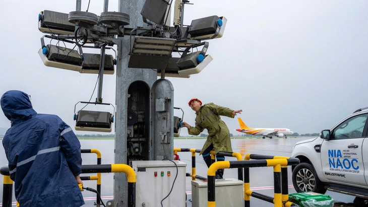 Bão Ragasa bắt đầu làm khó hàng không Việt Nam  - Ảnh 1.