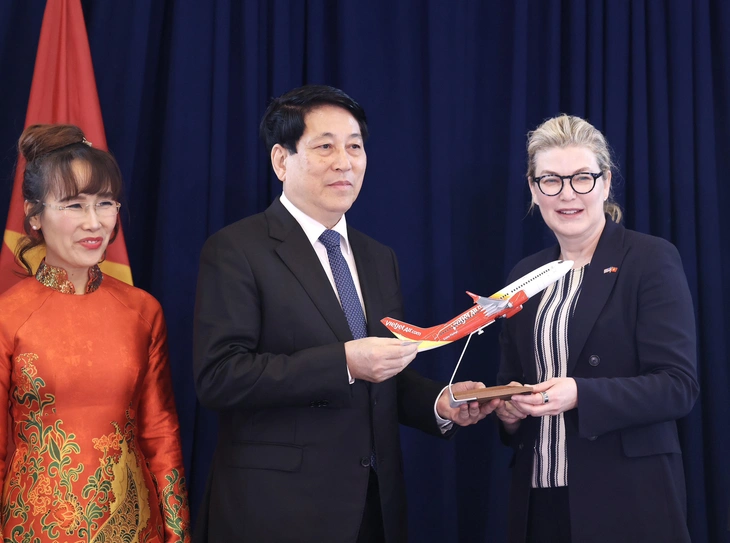 Vietjet nhận bàn giao tàu bay Boeing dịp 30 năm quan hệ Việt Mỹ - Ảnh 2.