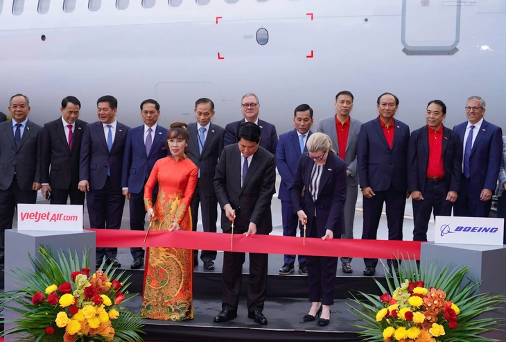 Vietjet nhận bàn giao tàu bay Boeing dịp 30 năm quan hệ Việt Mỹ - Ảnh 1.