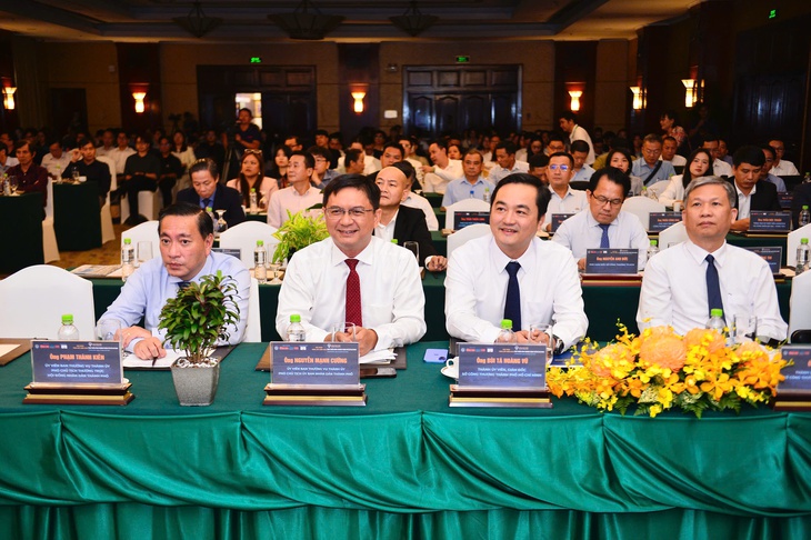 Tận dụng đúng lợi thế, TP.HCM sẽ thành 'rồng ba đầu' mạnh mẽ - Ảnh 1.
