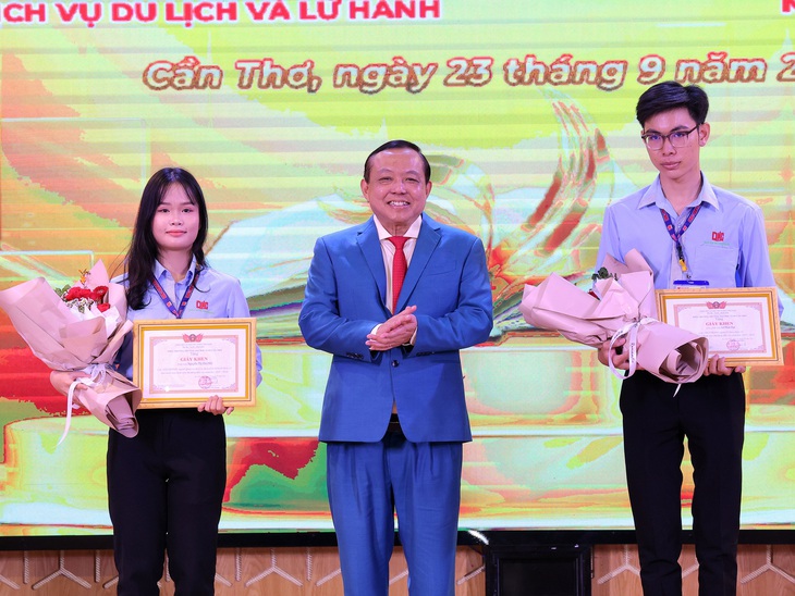 Ưu tiên xây dựng mô hình doanh nghiệp trong trường đại học - Ảnh 1.