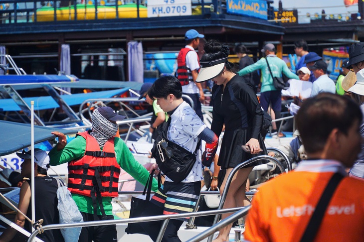 Chính thức thu phí tham quan vịnh Nha Trang- Ảnh 1.
