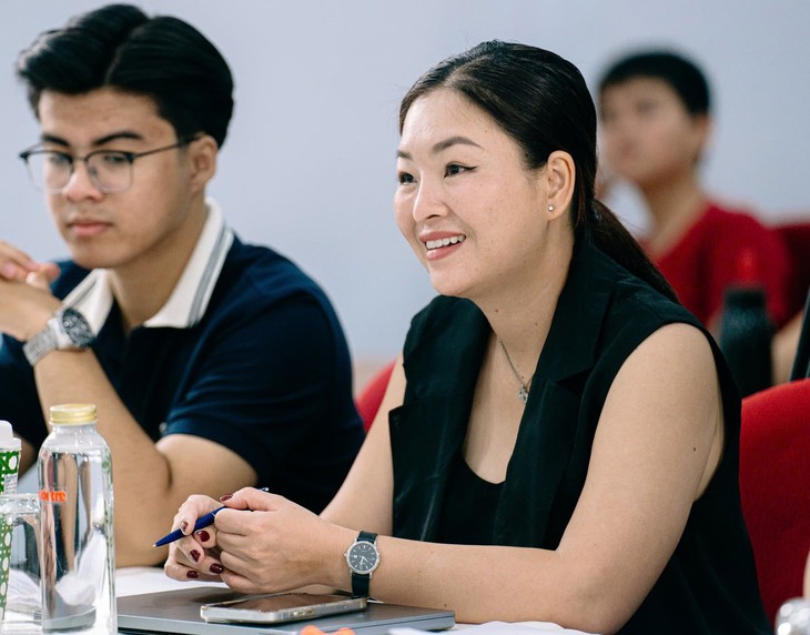 Nữ tổng đạo diễn Đầu bếp nhí: từng thực hiện Ký ức vui vẻ, đang làm Siêu Thực Thành mùa 2 - Ảnh 1. Tổng đạo diễn Đầu bếp nhí: Từng thực hiện Ký ức vui vẻ, đang làm Siêu thực Thành mùa 2 - Ảnh 1.