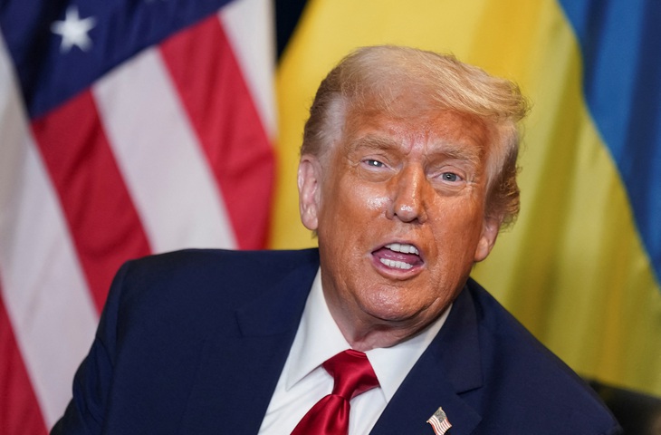 Ông Trump: 'Ukraine có thể chiến thắng và phục hồi nguyên trạng' - Ảnh 1. Ông Trump nói Ukraine có thể giành lại lãnh thổ bị chiếm, ví Nga như hổ giấy - Ảnh 1.