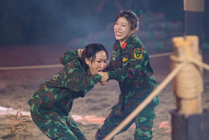 Sao nhập ngũ ngập tràn tiếng cười Duy Khánh, Chi Pu rất 'máu, chiến' - Ảnh 5.