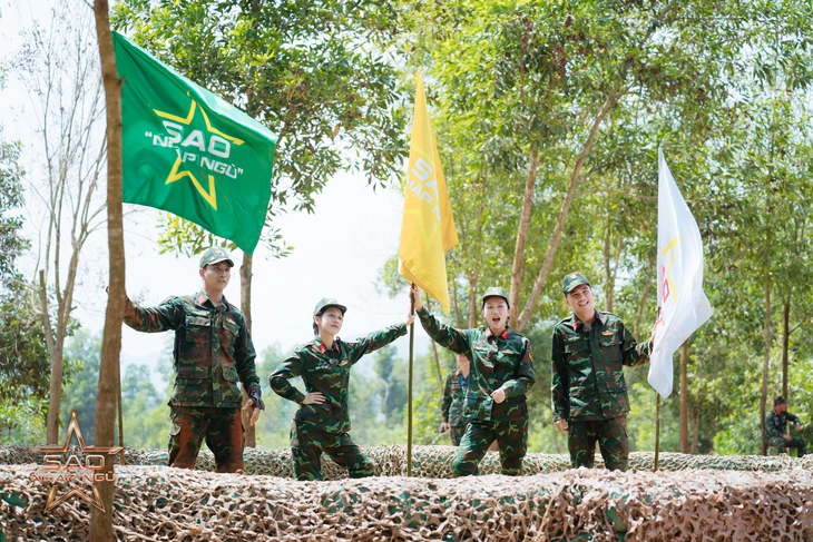 Sao nhập ngũ ngập tràn tiếng cười Duy Khánh, Chi Pu rất 'máu, chiến' - Ảnh 2.