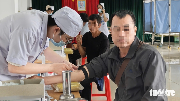 Vụ án kê khống số ca tán sỏi: Bệnh nhân bức xúc vì 8 lần nhập viện điều trị vẫn không khỏi - Ảnh 1.