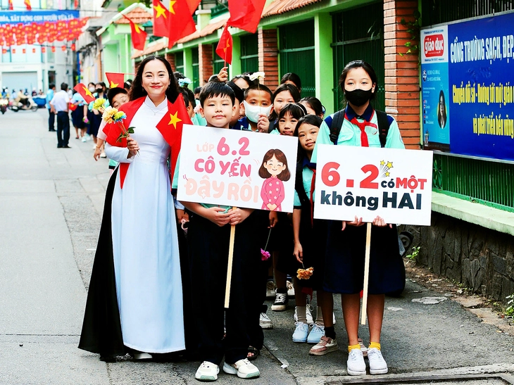 Vụ học sinh quật ngã cô giáo trong lớp: Thầy cô bị 'trói tay' - Ảnh 1.