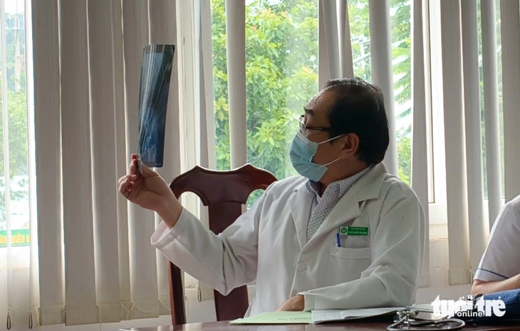Vụ án kê khống số ca tán sỏi: Bệnh nhân bức xúc vì 8 lần nhập viện điều trị vẫn không khỏi - Ảnh 3.