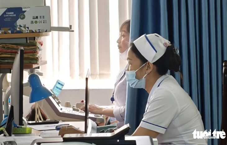 Vụ án kê khống số ca tán sỏi: Bệnh nhân bức xúc vì 8 lần nhập viện điều trị vẫn không khỏi - Ảnh 5.