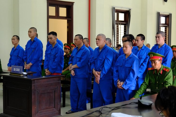 20 năm tù cho người cầm đầu nhóm rải bàn chông phá xe, cướp thuốc lá của người buôn lậu ở Tây Ninh - Ảnh 1.