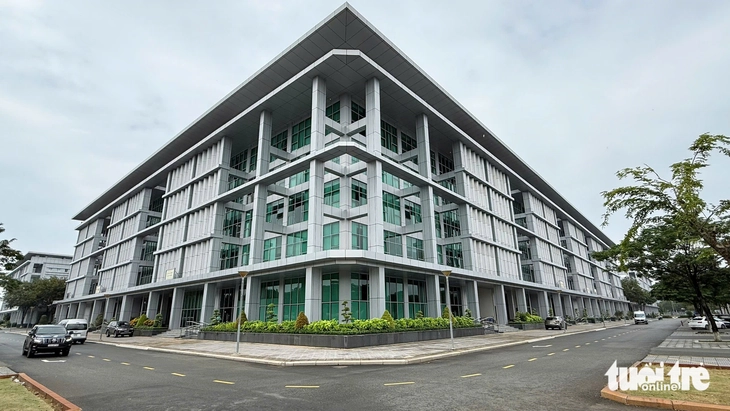 Hai trường đại học ở TP.HCM bác thông tin chuyển về Trung tâm hành chính Bà Rịa - Vũng Tàu - Ảnh 1.