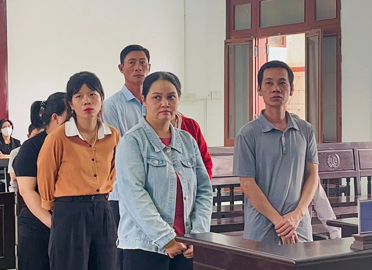 Cả dàn cán bộ xã vào tù vì tham ô và giúp sức 'rút ruột' ngân sách - Ảnh 1.