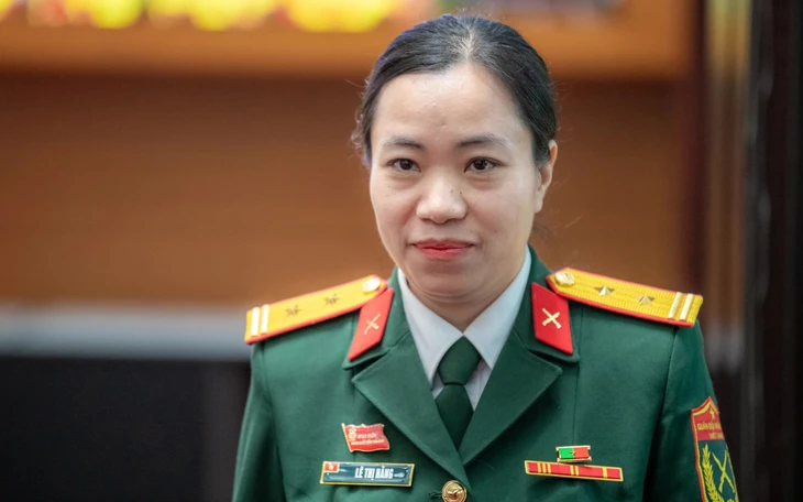 Khoảnh khắc rớt nước mắt của ‘cô gái tên lửa’ Lê Thị Hằng  - Ảnh 6.