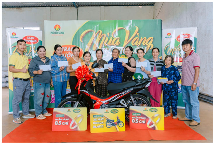 Bà con nông dân hào hứng tham gia chương trình Mùa Vàng Thắng Lớn 2025 - Ảnh 2.