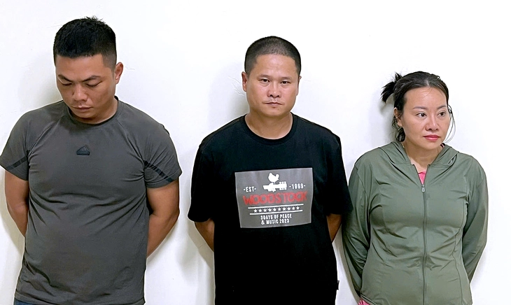 3 người bị bắt vì xả trộm gần 50m³ chất thải bể phốt xuống sông Tô Lịch - Ảnh 1.