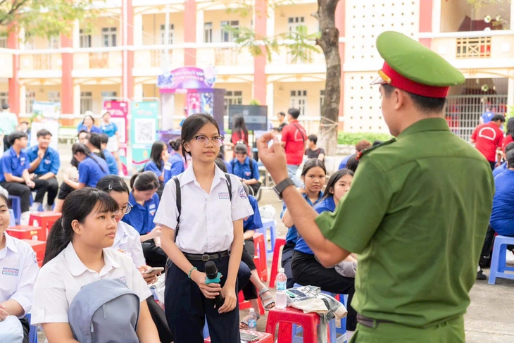 Tránh bị 'bắt cóc online', sinh viên cần làm theo nguyên tắc '3 không - 3 có' - Ảnh 1.