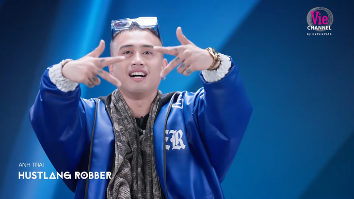Hustlang Robber hóa 'máy nói' ở Anh trai say hi - Ảnh 1.