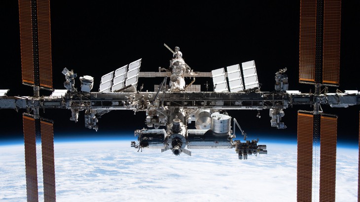 NASA chi hàng trăm triệu USD cho thế hệ trạm vũ trụ thương mại thay ISS - Ảnh 1.