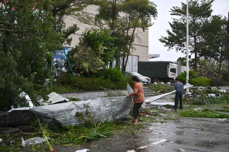 Cảnh tan hoang ở thành phố của Trung Quốc sau bão Ragasa - Ảnh 6.