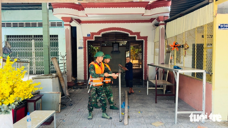 Sạt lở bờ sông Tiền, 5 căn nhà sụp xuống sông - Ảnh 8.