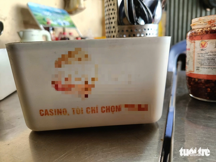 Quảng cáo web cá cược trà trộn, luồn sâu ở khối hàng quán nhỏ - Ảnh 5.