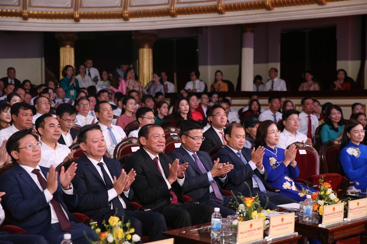 Tập trung xây dựng dự thảo nghị quyết về chấn hưng và phát triển văn hóa - Ảnh 2.