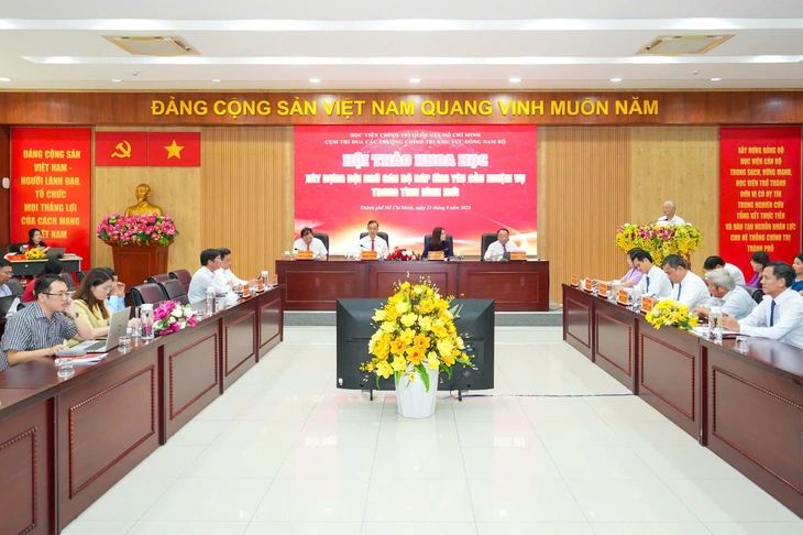 Hiện mỗi công chức phải đảm nhiệm 4-9 nhiệm vụ - Ảnh 1.