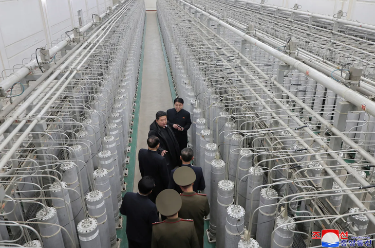 Hàn Quốc: Triều Tiên có thể sở hữu đến 2 tấn uranium, đủ chế tạo 47 quả bom hạt nhân - Ảnh 1.