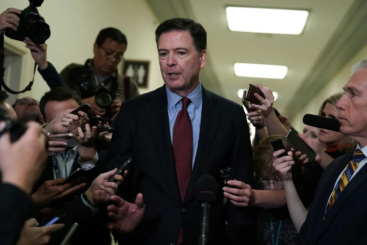 Cựu Giám đốc FBI James Comey bị truy tố: Bộ Tư pháp hứng búa rìu dư luận - Ảnh 1.