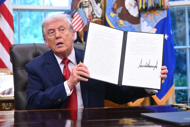 Ông Trump ký sắc lệnh bán TikTok Mỹ, định giá 14 tỉ USD - Ảnh 1.
