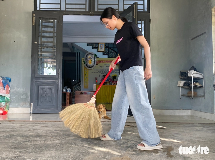 Một mình trong ngôi nhà không còn cha mẹ, cô gái Đà Nẵng kiên cường vào Đại học Duy Tân - Ảnh 4.