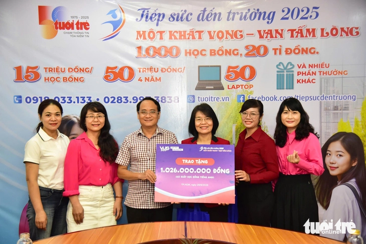 Anh văn Hội Việt Mỹ trao 60 học bổng IELTS cho chương trình Tiếp sức đến trường - Ảnh 2.