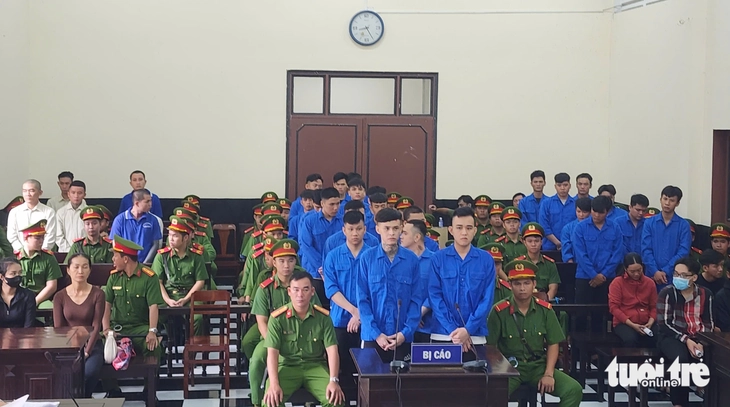 Mâu thuẫn về việc nợ tiền xăm, 31 người mang súng, mã tấu đi đánh nhau - Ảnh 2.
