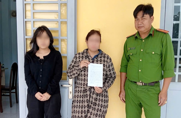 Công an ngăn hai cô gái 19, 20 tuổi qua Campuchia làm việc theo thông tin Facebook - Ảnh 1.