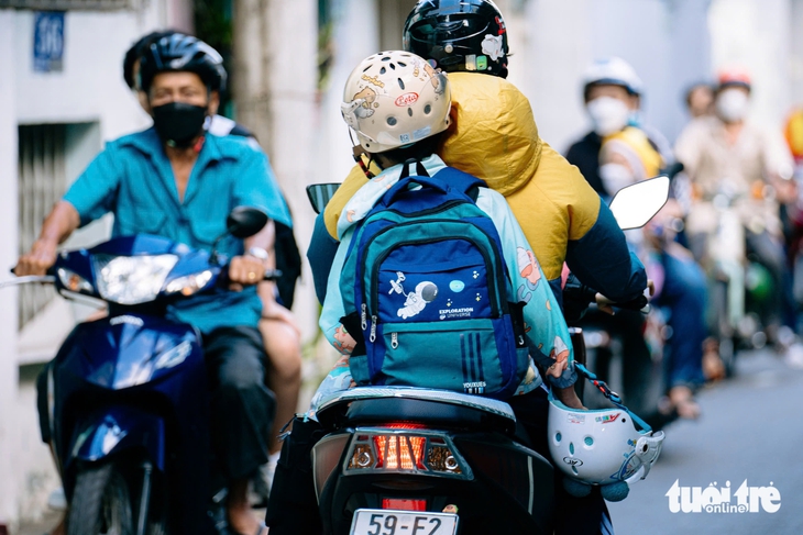 Đa số bạn đọc TTO ủng hộ cấm học sinh dùng điện thoại trong trường, kể cả giờ ra chơi - Ảnh 2.