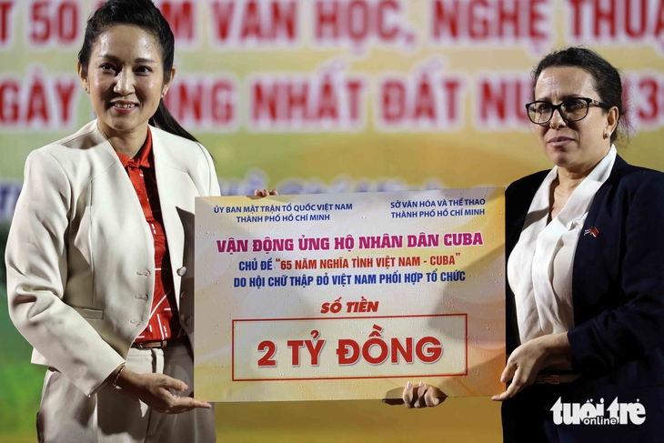 Trận giao hữu bóng đá trên sân Thống Nhất quyên góp được 2 tỉ đồng cho Cuba - Ảnh 12.