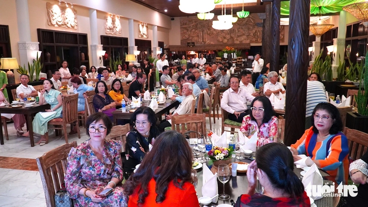 Cuộc hội ngộ đặc biệt tại phố cổ Hội An: Chào đón 78 nhà hảo tâm Tiếp sức đến trường đất Quảng - Ảnh 1.