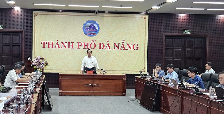 Còn hàng trăm tàu cá vẫn hoạt động trên biển, Đà Nẵng gấp rút gọi vào bờ trú bão - Ảnh 1.