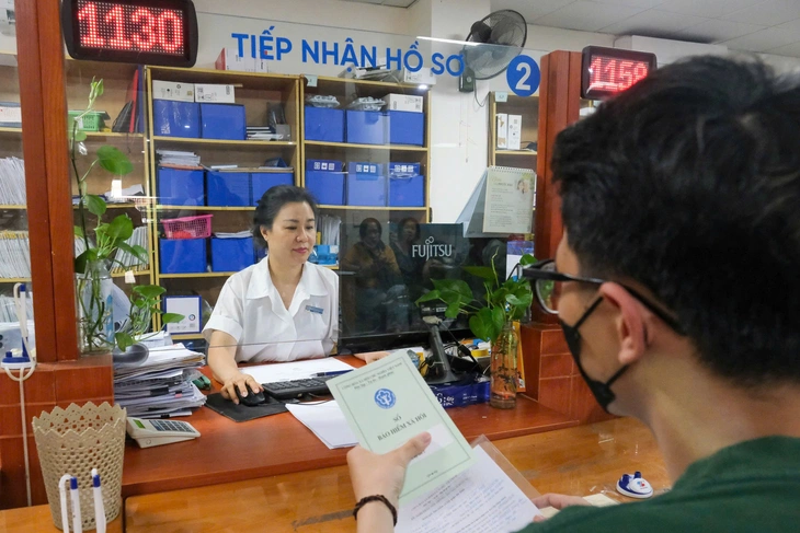 Bảo hiểm xã hội TP.HCM công bố cơ cấu mới, 6 đơn vị cơ sở ngừng hoạt động - Ảnh 1.