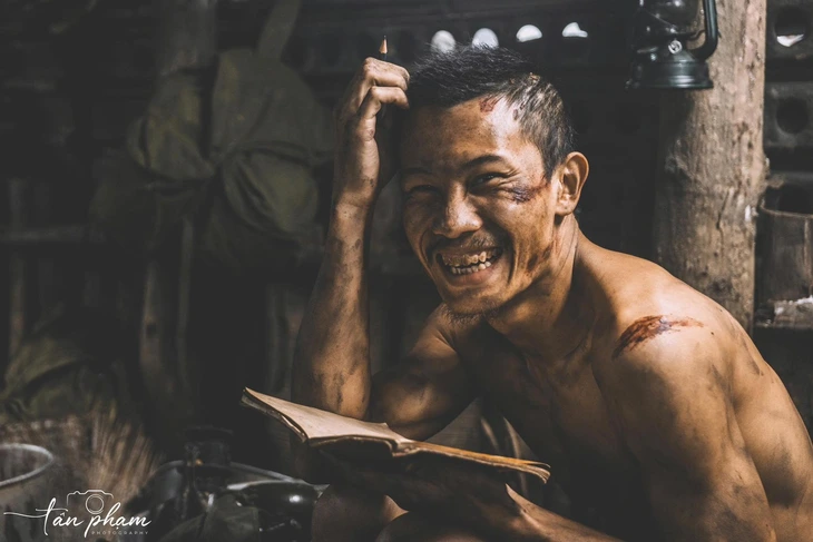 Khán giả vương vấn 'Mưa đỏ', dàn diễn viên cũng 'lụy' không kém - Ảnh 4.