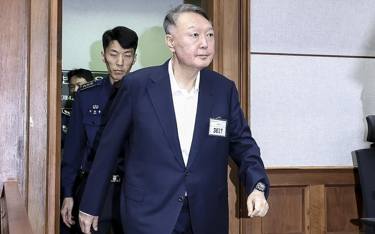 Hàn Quốc truy tố cựu Tổng thống Yoon Suk Yeon tội 'tiếp tay cho kẻ thù' - Ảnh 2.