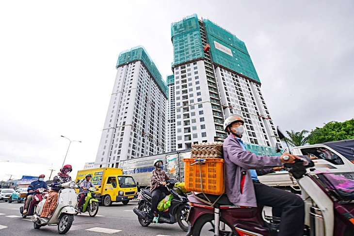 Tiền ồ ạt đổ vào bất động sản: Coi chừng lợi bất cập hại - Ảnh 3.