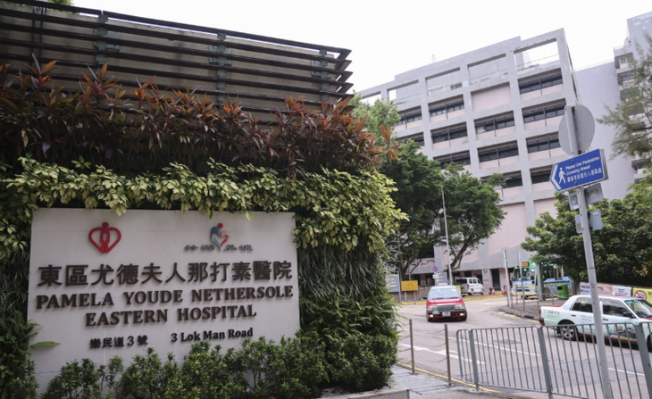 Cụ ông ở Hong Kong bị bắt vì rút nhầm ống y tế của nam bệnh nhân trông giống vợ - Ảnh 1.