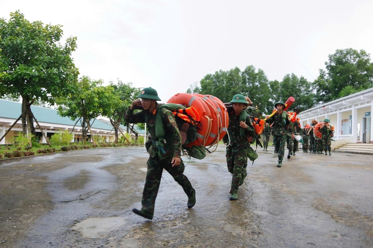 Bão Bualoi chưa vào, miền núi Quảng Trị đã chia cắt cục bộ, lực lượng vũ trang sẵn sàng ứng phó - Ảnh 3.