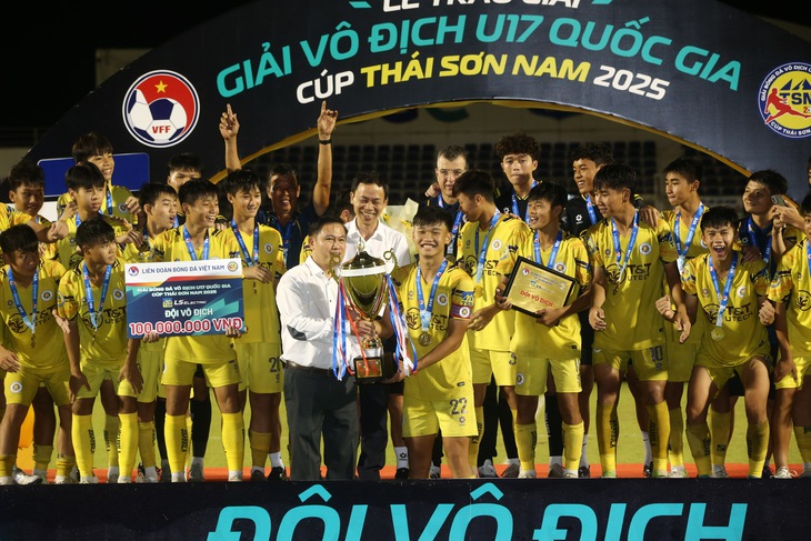 Không chỉ vô địch quốc gia, U17 Hà Nội còn 'càn quét' sạch các danh hiệu cá nhân - Ảnh 2.