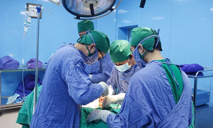 Phát hiện ca ung thư vú hiếm gặp ở nam giới - Ảnh 1.