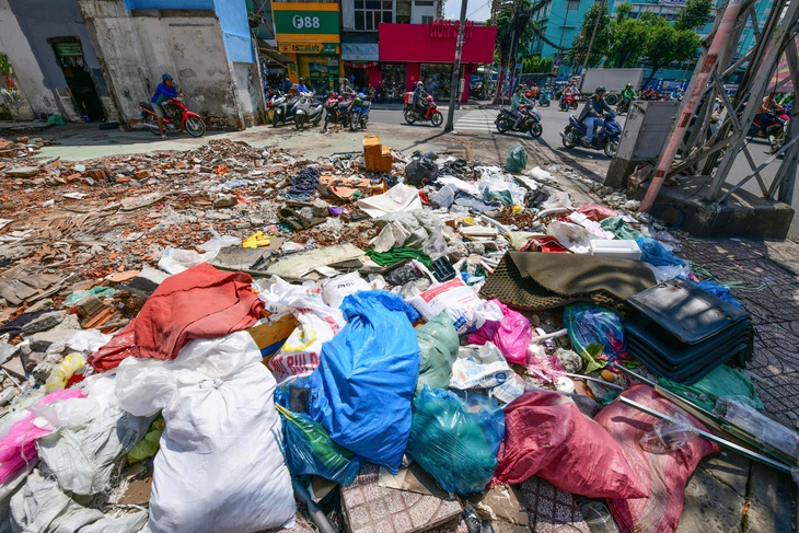 Phân loại rác tại nguồn vẫn “ì ạch” - Ảnh 2.