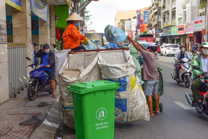 Phân loại rác tại nguồn vẫn “ì ạch” - Ảnh 1.
